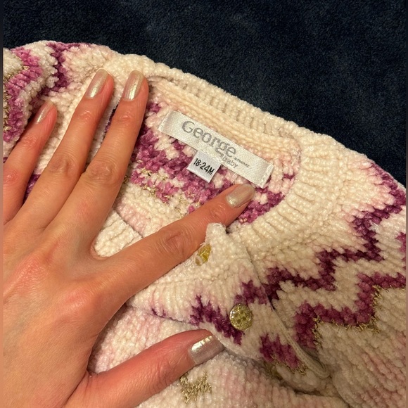 Cute hearts Sweater - Picture 4 of 4